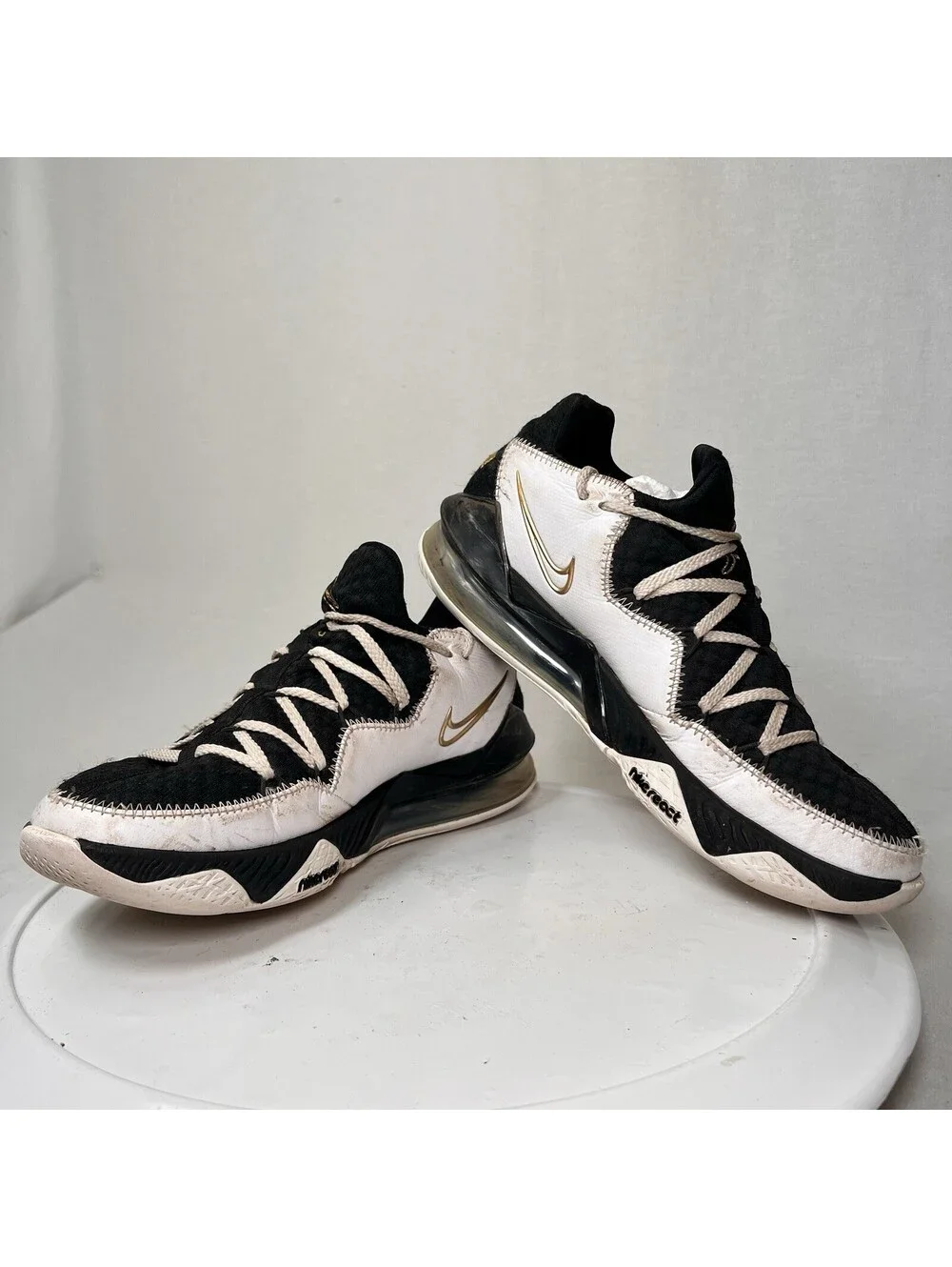 Nike LeBron 17 Low Black White Gold Basketball Shoes Men's Size 10
